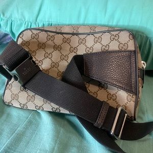 Women’s Gucci Cross over